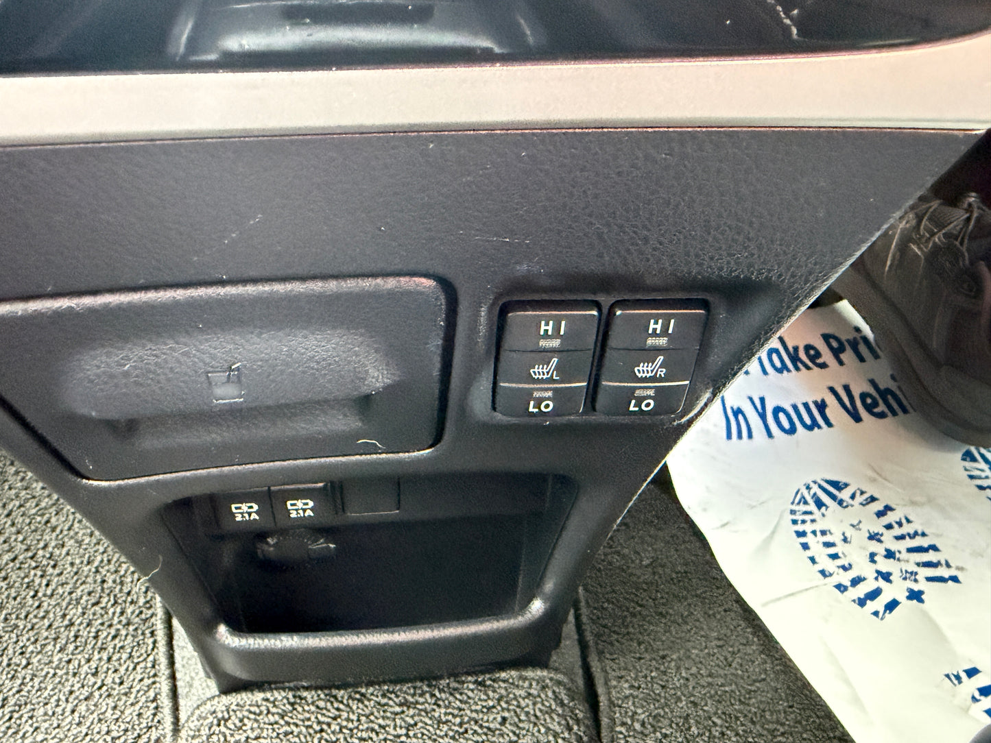 2018 Toyota Voxy 1.8L Hybrid ZS Sparkle Premium Edition 7 seater, (#4813)