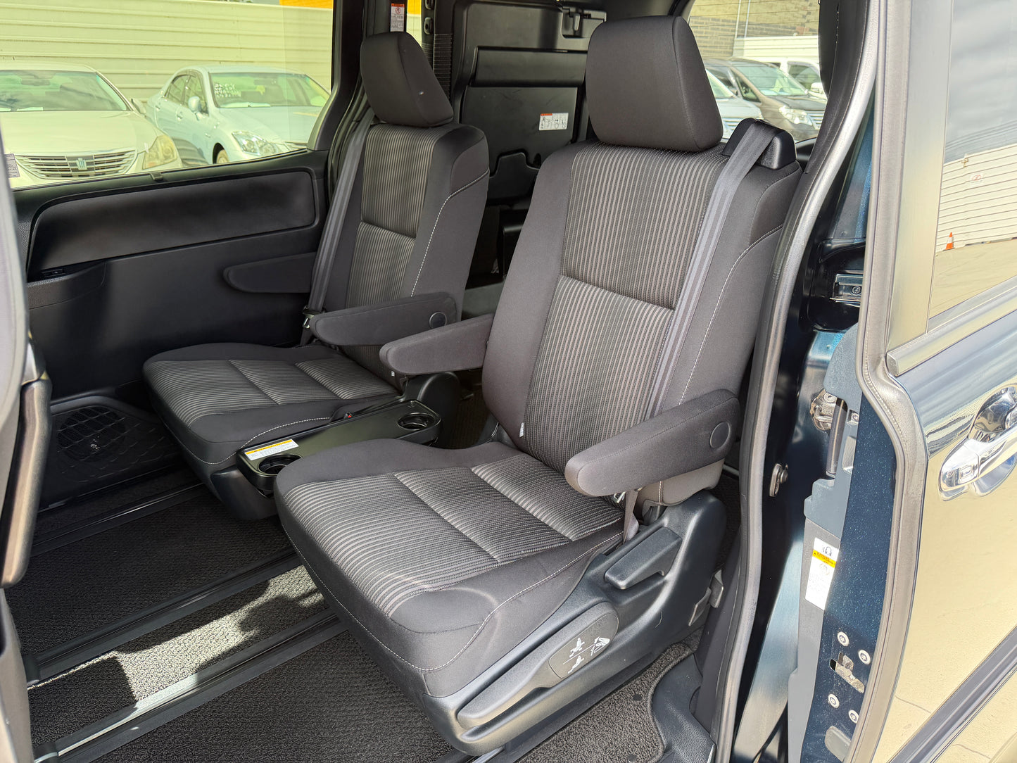 2018 Toyota Voxy 1.8L Hybrid ZS Sparkle Premium Edition 7 seater, (#4813)