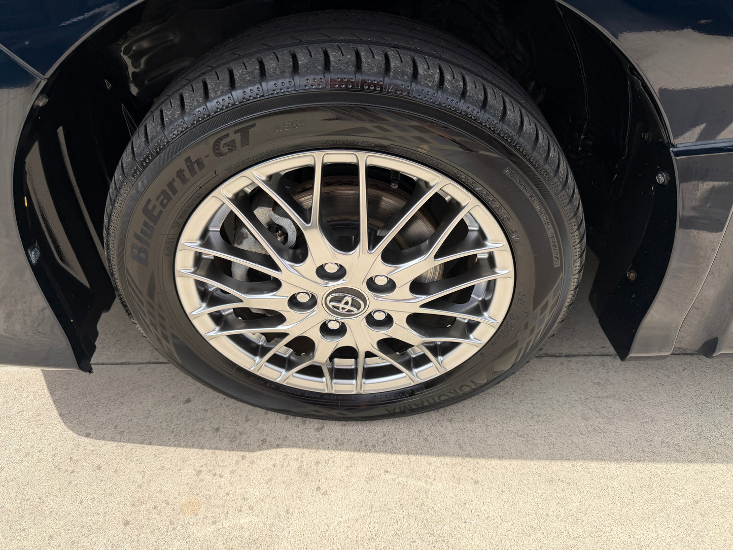 2018 Toyota Voxy 1.8L Hybrid ZS Sparkle Premium Edition 7 seater, (#4813)