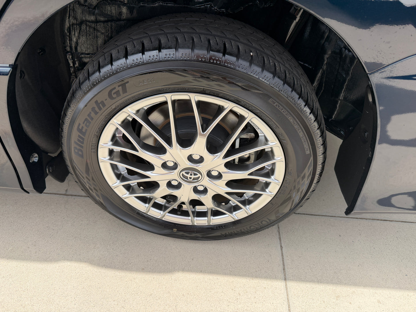 2018 Toyota Voxy 1.8L Hybrid ZS Sparkle Premium Edition 7 seater, (#4813)