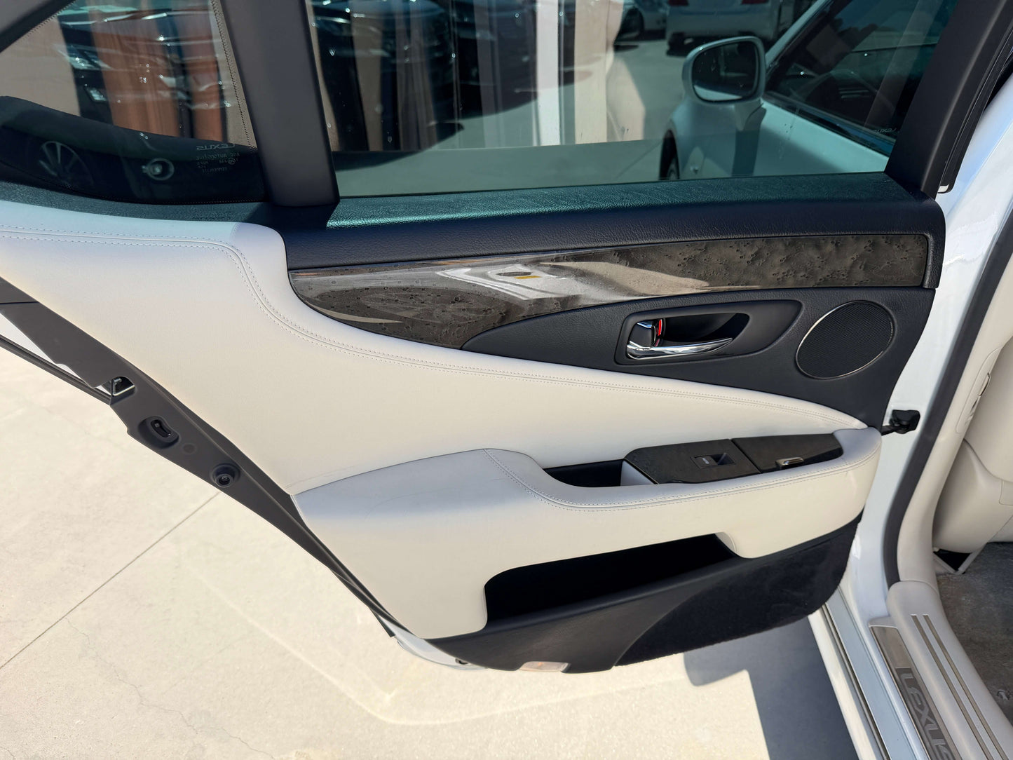 Interior view of the 2007 Lexus LS600h AWD V8 5.0L Hybrid door panel with premium materials and design.