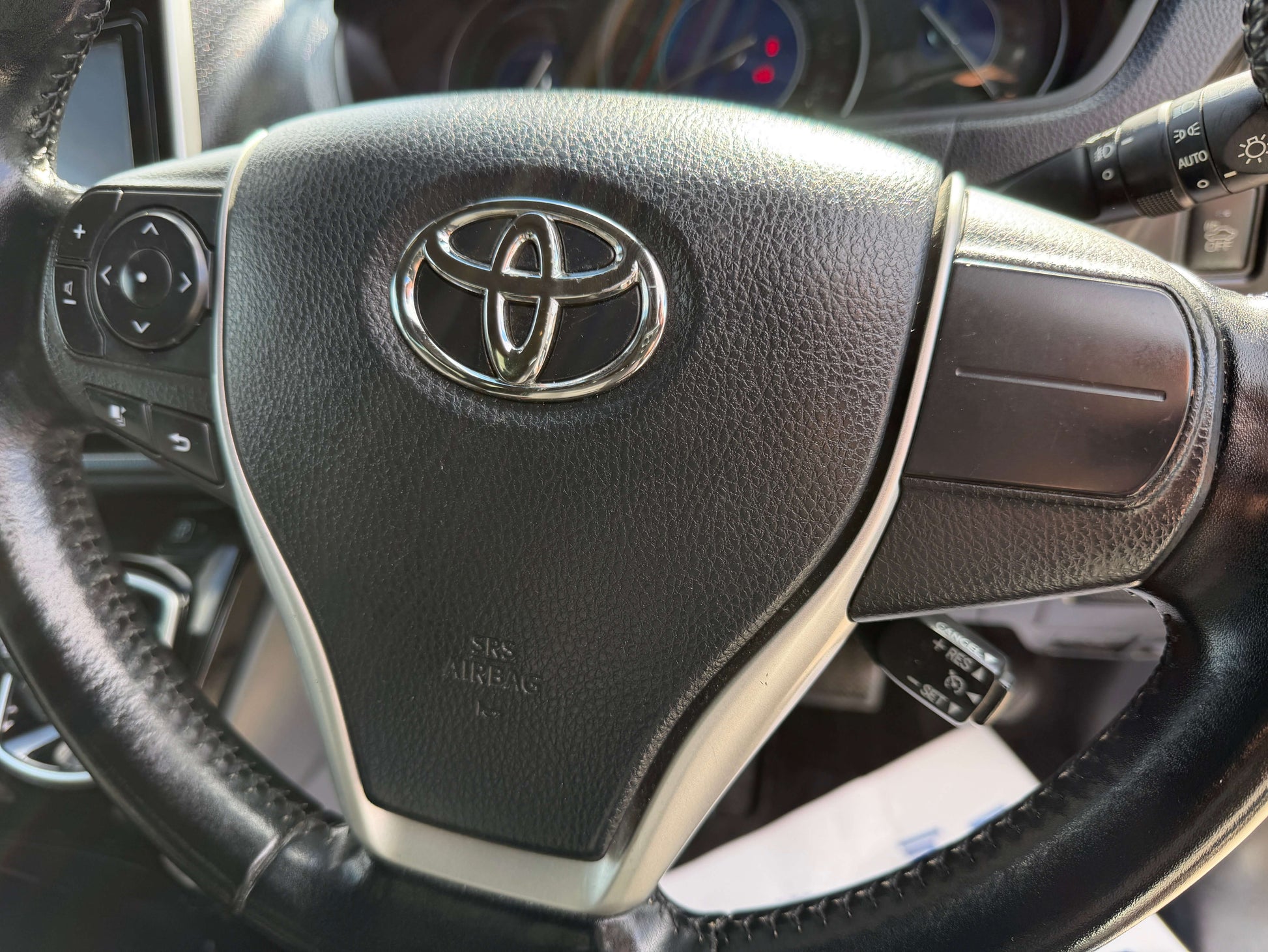 Precise view of the steering wheel featuring the Toyota logo in a 2018 Toyota Noah 1.8L Hybrid, showcasing its interior design.