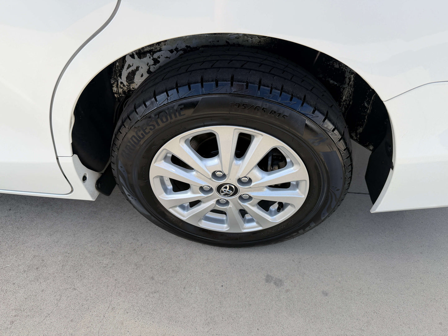 2018 Toyota Noah 1.8L Hybrid G Premium Edition wheel and tire close-up.
