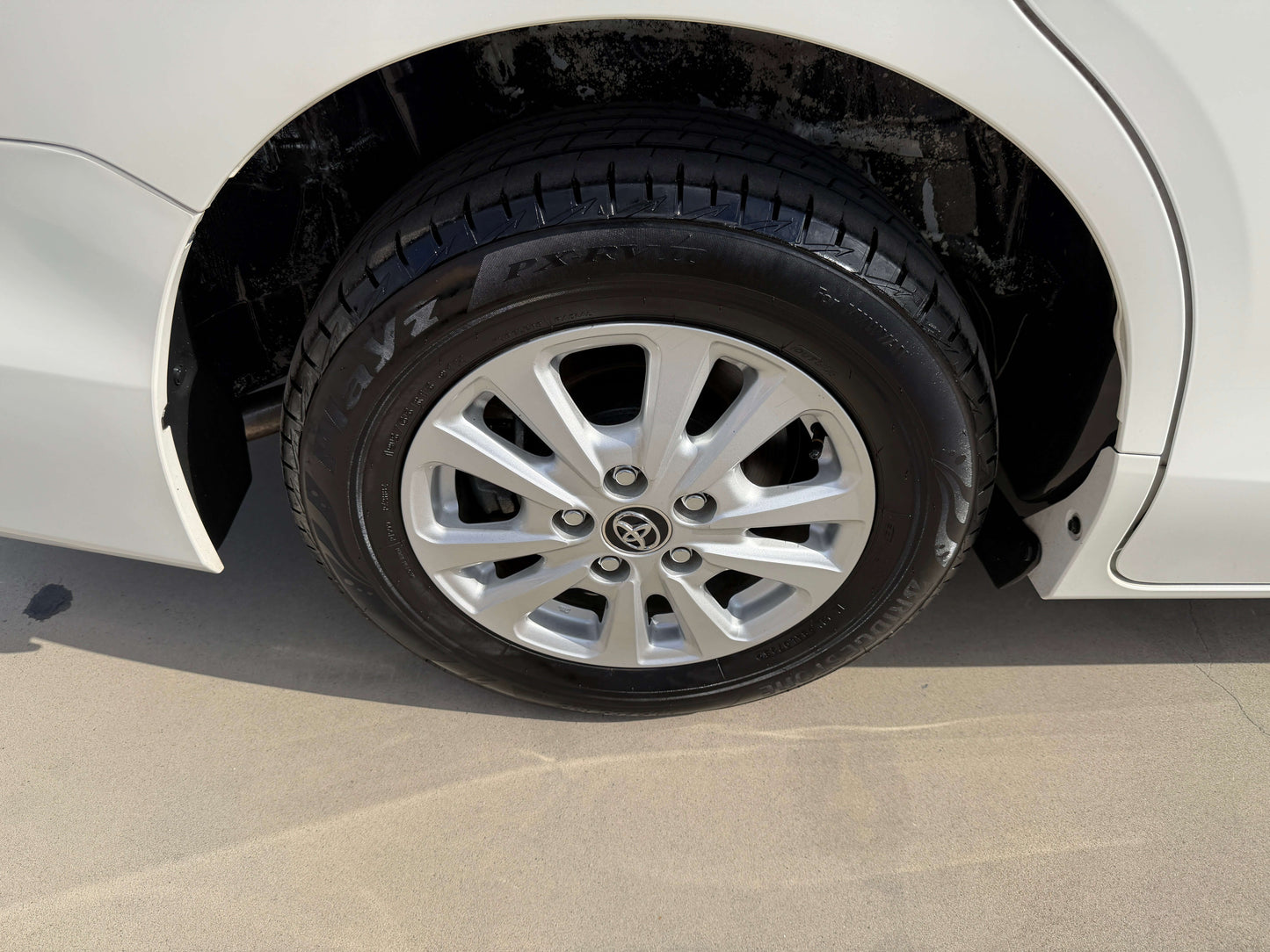 2018 Toyota Noah 1.8L Hybrid G Premium Edition wheel and tire detail.