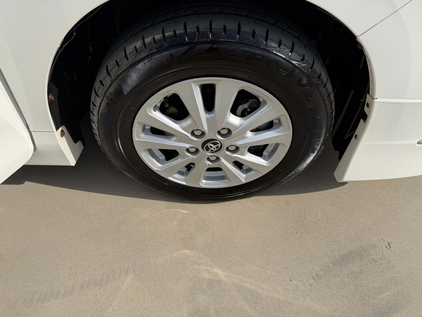 2018 Toyota Noah 1.8L Hybrid G Premium Edition wheel and tire close-up, showcasing alloy design and tread pattern.