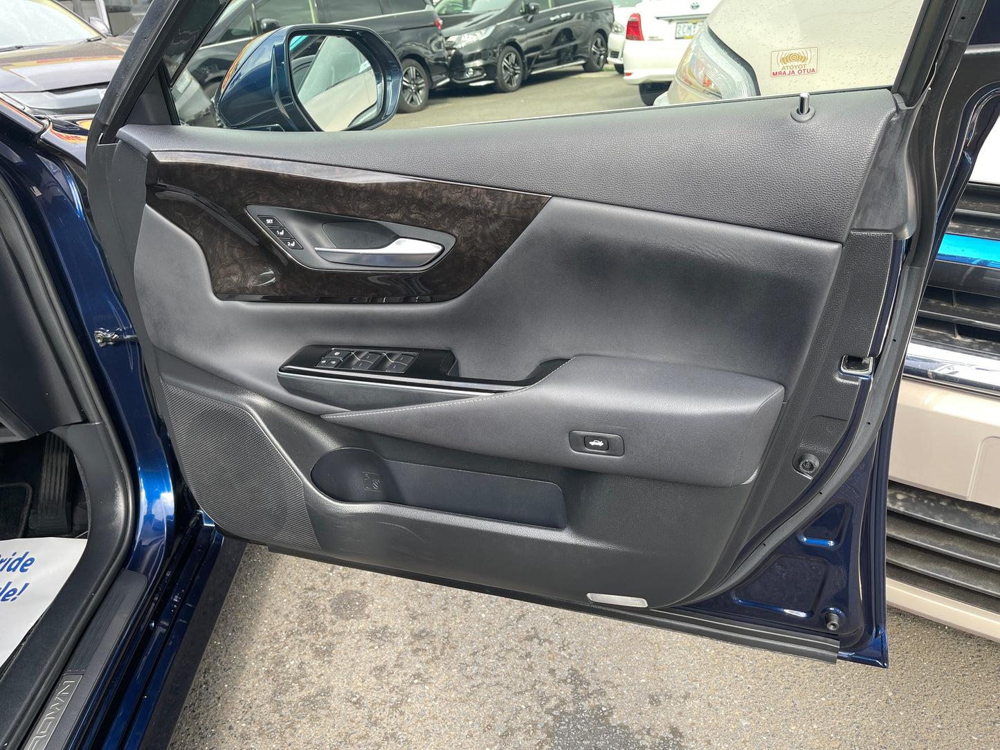 2021 Toyota Crown V6 3.5L Hybrid G-Executive Edition Luxury Sedan, VIN 6ZZLGWS2241009559 (#9559)
