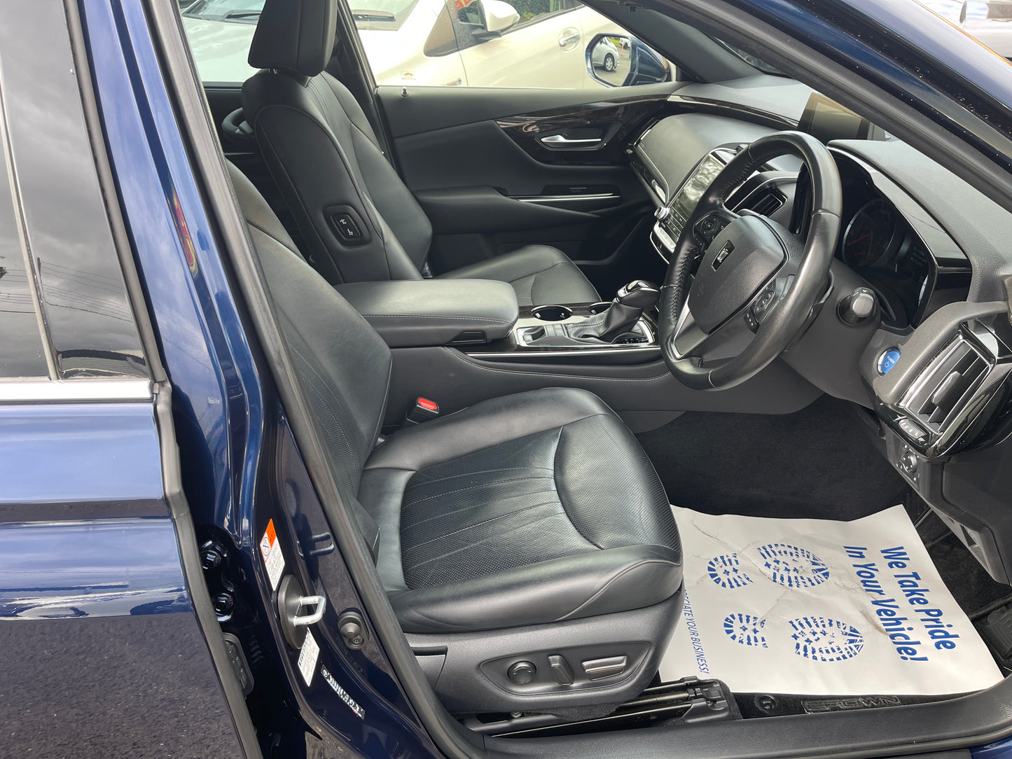 2021 Toyota Crown V6 3.5L Hybrid G-Executive Edition Luxury Sedan, VIN 6ZZLGWS2241009559 (#9559)