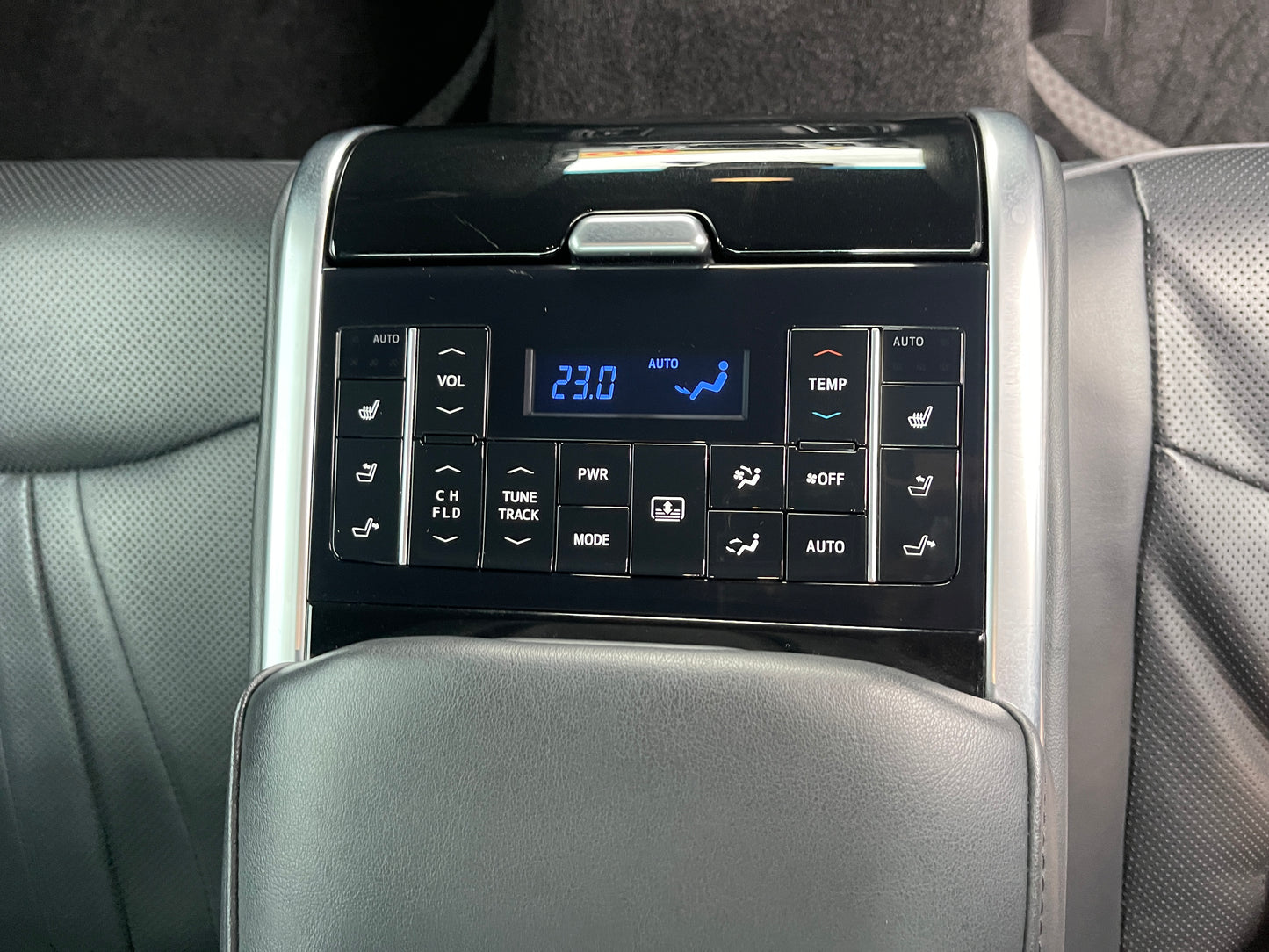 2021 Toyota Crown V6 3.5L Hybrid G-Executive Edition Luxury Sedan, VIN 6ZZLGWS2241009559 (#9559)