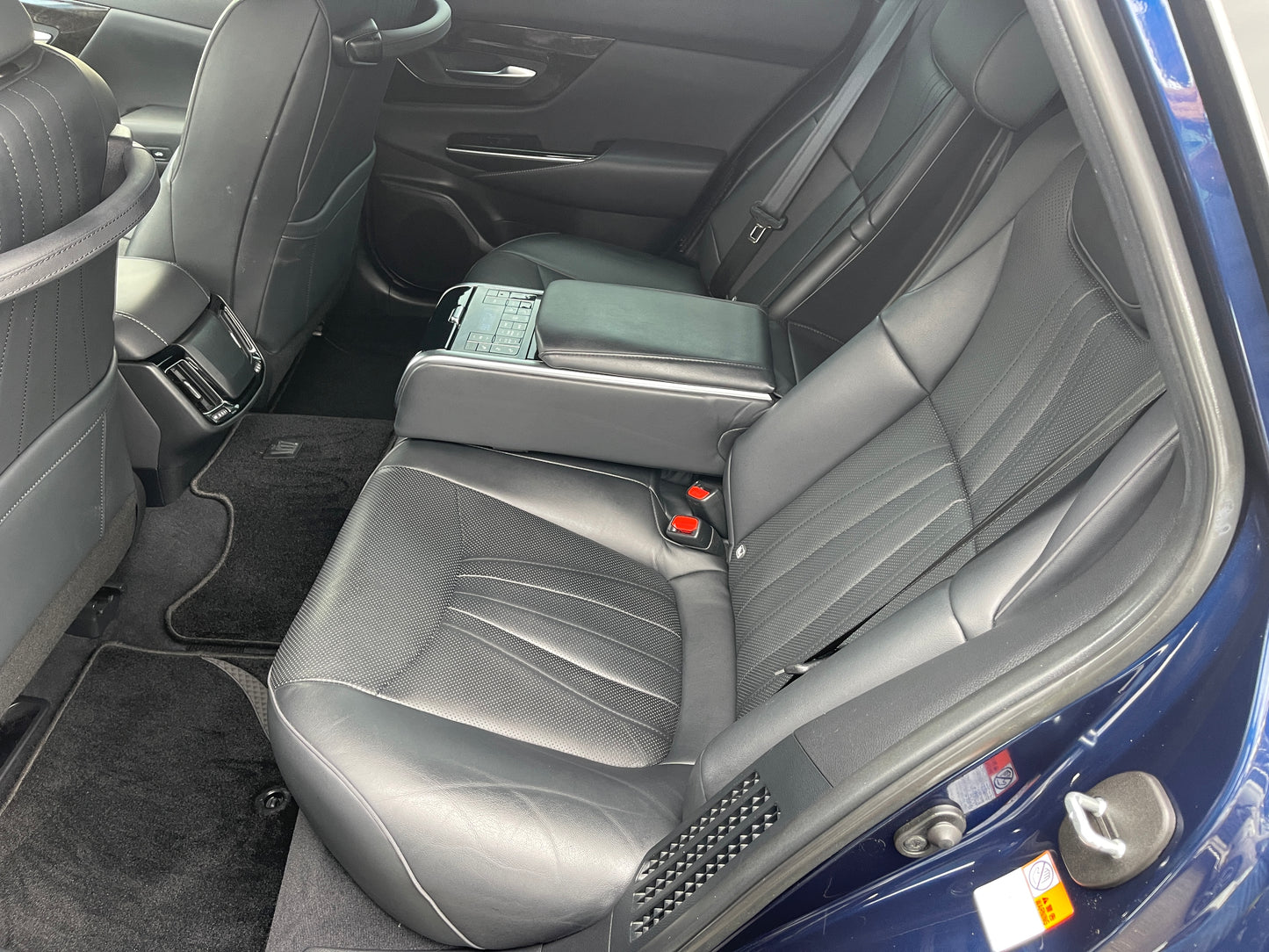 2021 Toyota Crown V6 3.5L Hybrid G-Executive Edition Luxury Sedan, VIN 6ZZLGWS2241009559 (#9559)