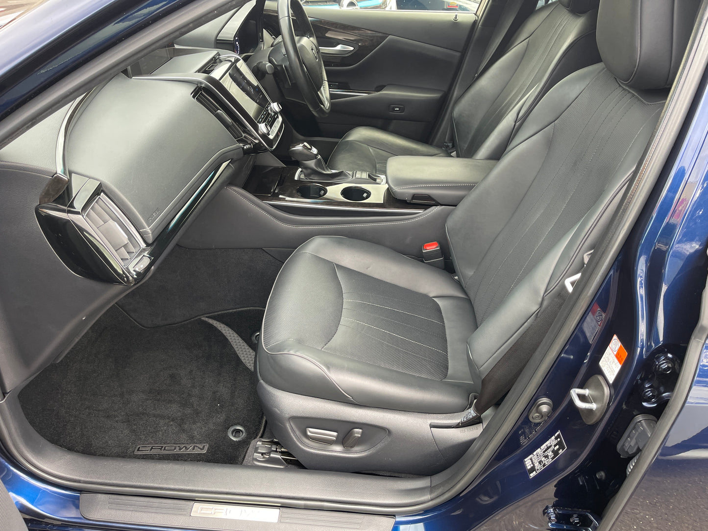 2021 Toyota Crown V6 3.5L Hybrid G-Executive Edition Luxury Sedan, VIN 6ZZLGWS2241009559 (#9559)