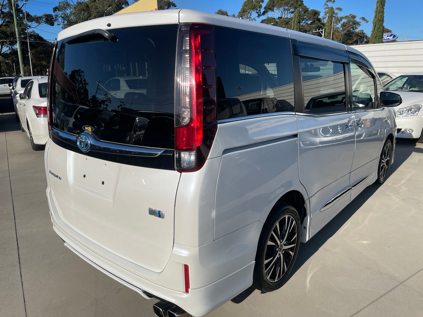 2014 Toyota Esquire 1.8 Hybrid Gi Edition 7 seater, VIN 6ZZE0ZWR800066256 (#6256)