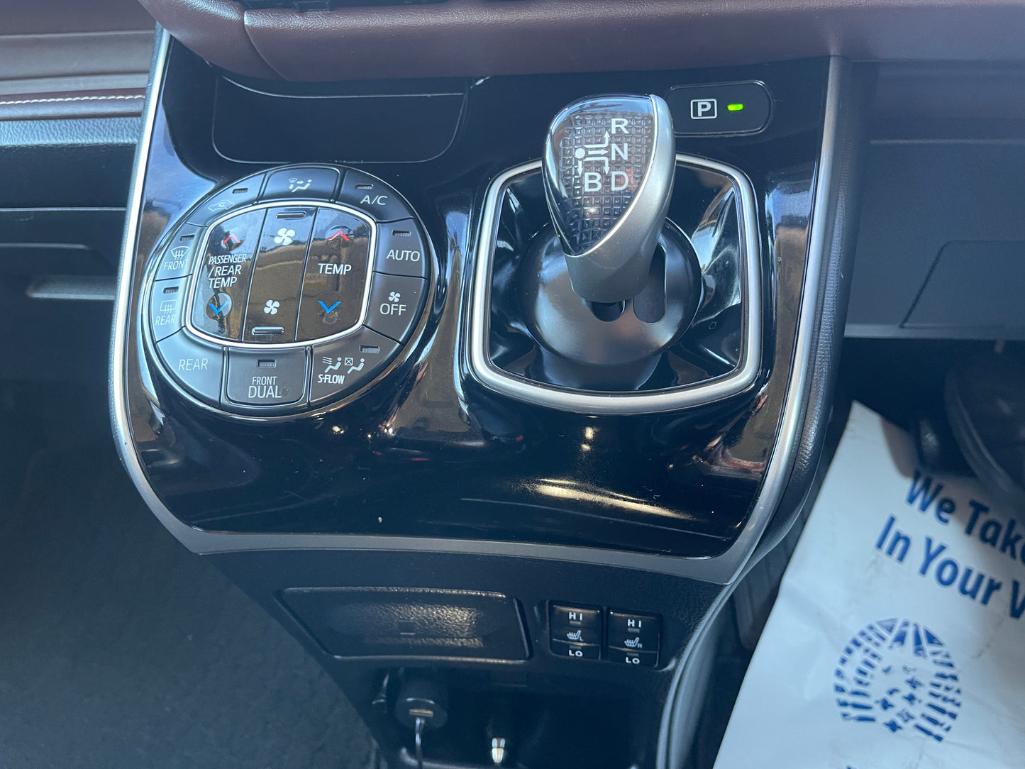 2014 Toyota Esquire 1.8 Hybrid Gi Edition 7 seater, VIN 6ZZE0ZWR800066256 (#6256)
