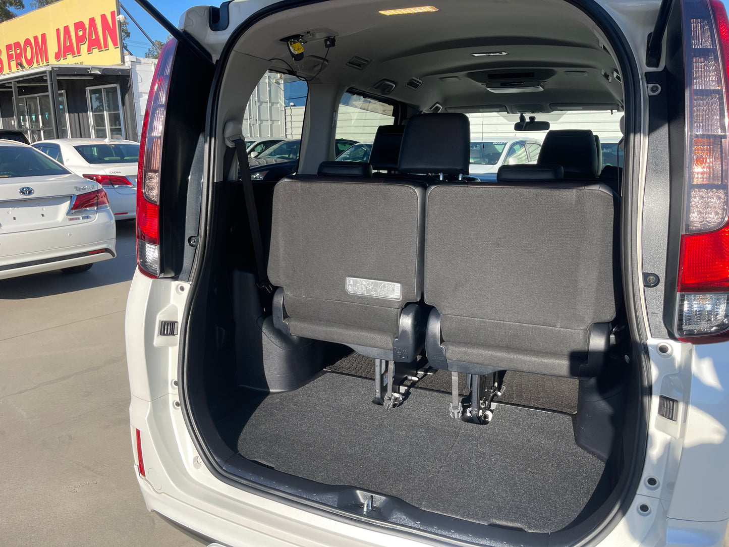 2014 Toyota Esquire 1.8 Hybrid Gi Edition 7 seater, VIN 6ZZE0ZWR800066256 (#6256)