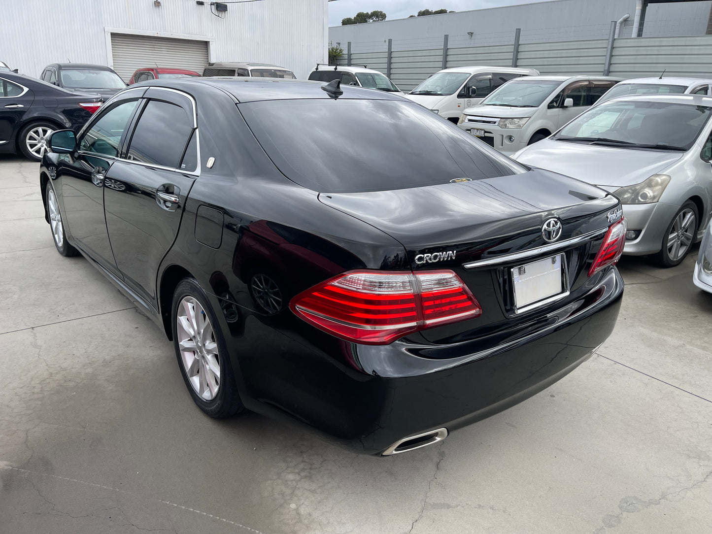 2012 Toyota Crown V6 3.0L Royal Saloon Luxury Sedan, VIN 6ZZBGRS2021009842 (#9842)