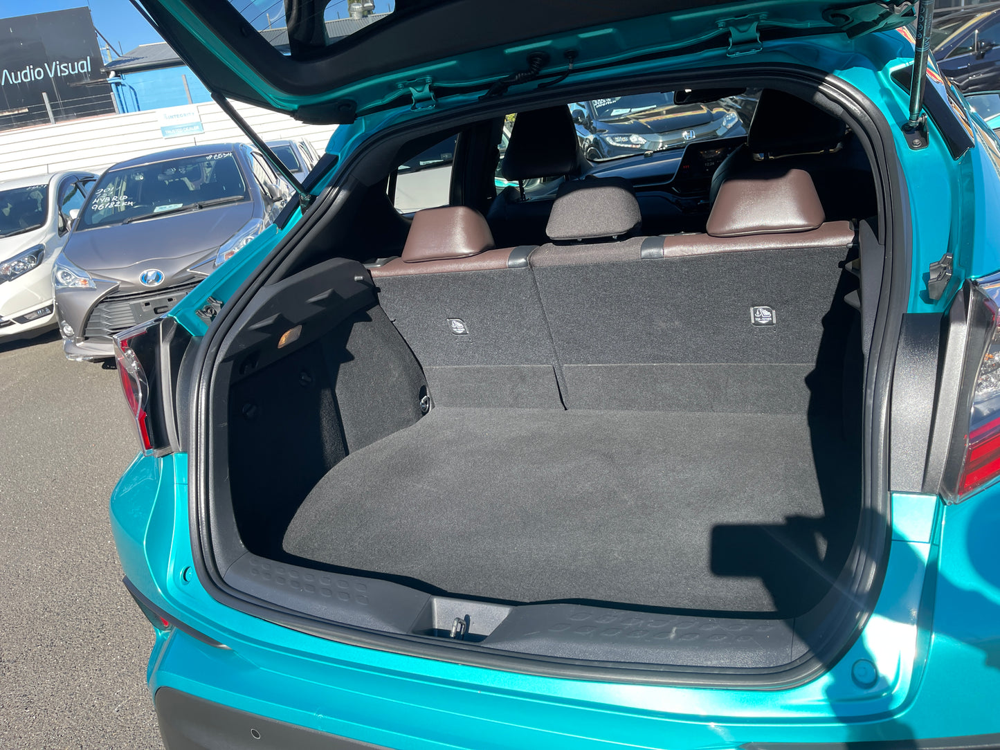 2017 Toyota C-HR 1.8L Hybrid Full Option Luxury SUV, VIN 6ZZG0ZYX102001994 (#1994)