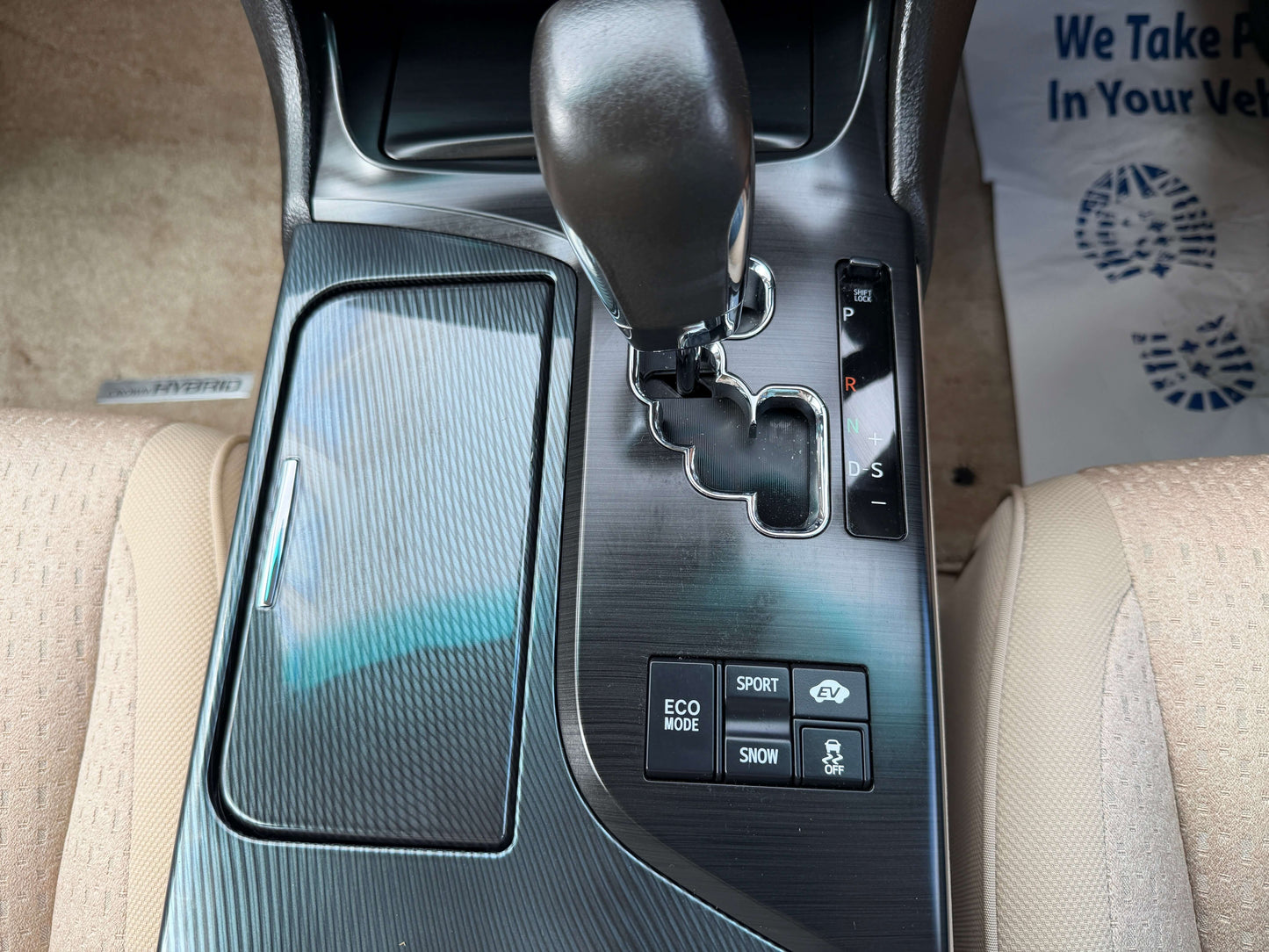 Interior console of 2009 Toyota Crown V6 3.5L Hybrid with gear shift and driving mode selectors.