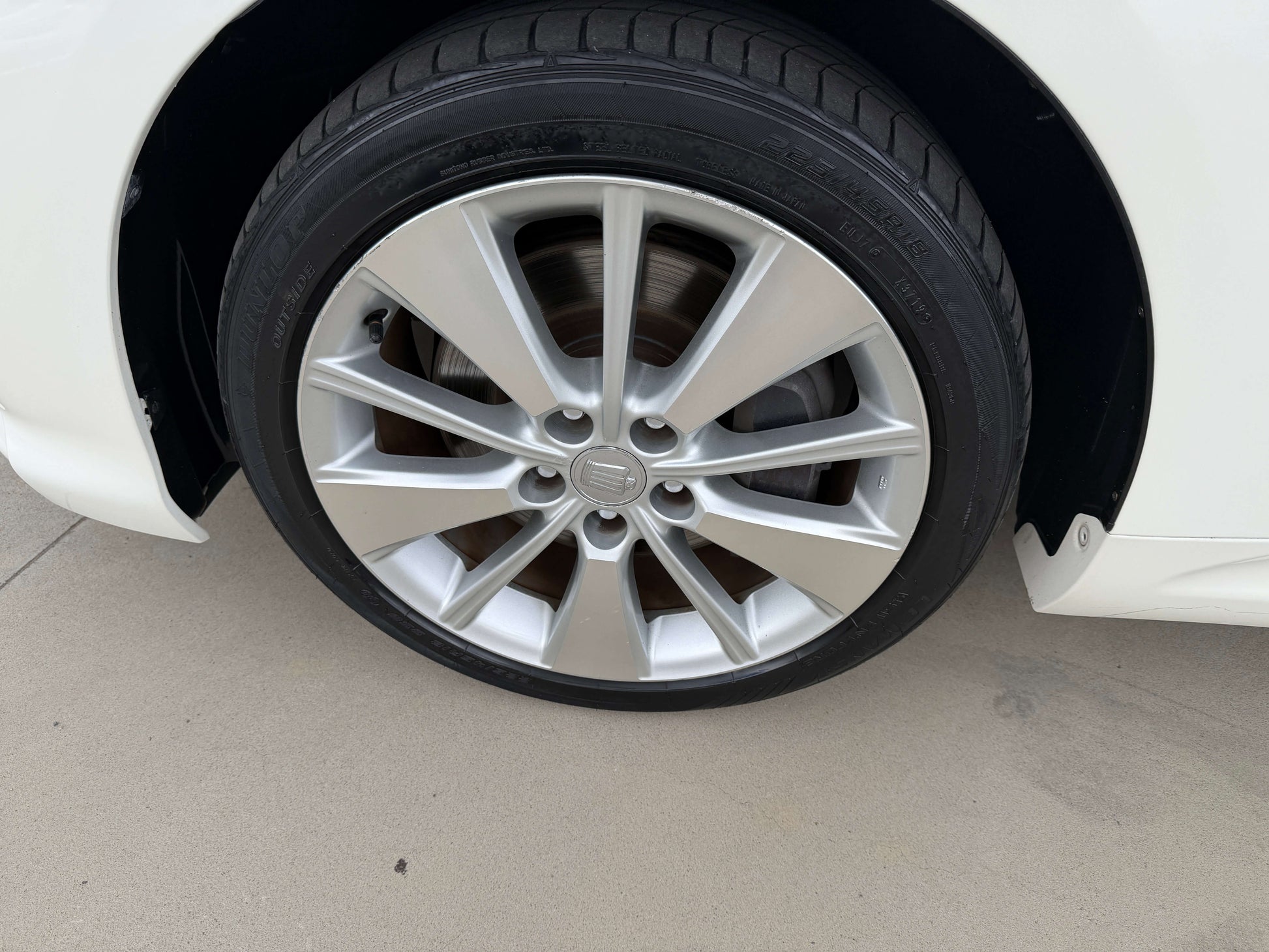 2009 Toyota Crown V6 3.5L Hybrid luxury sedan alloy wheel close-up from side view.