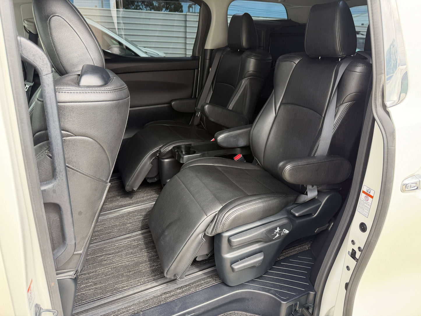 Interior seats of the 2016 Toyota Alphard 2.5L SA Package, showcasing luxury seating and spacious layout.