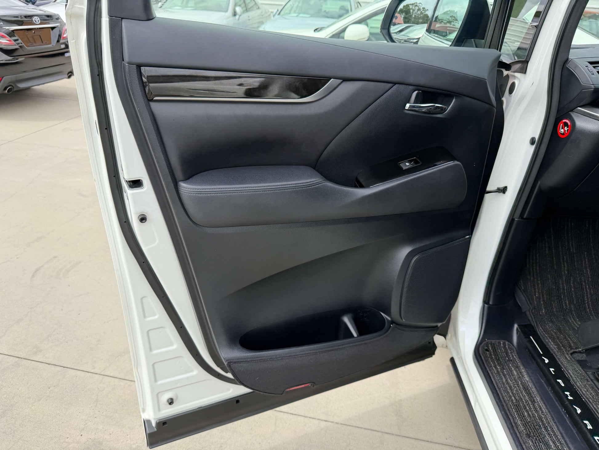Interior view of the 2016 Toyota Alphard 2.5L SA Package door panel with sleek design and comfortable features.