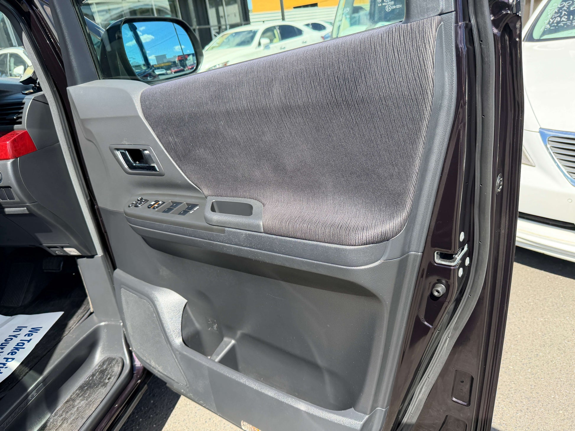 Interior door panel of a 2009 Toyota Vellfire 2.4L Z Edition showing stylish design and controls.