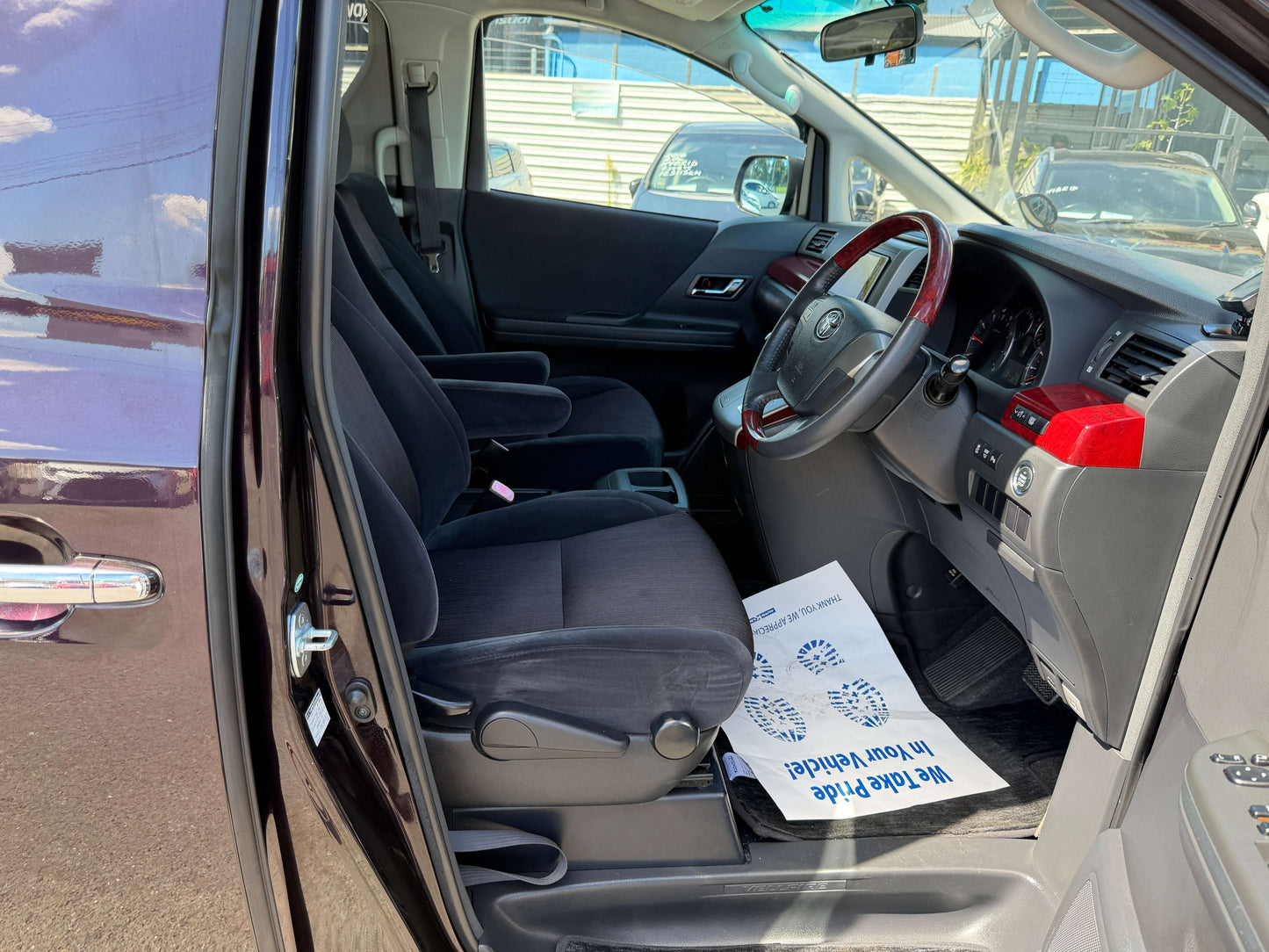 Interior view of 2009 Toyota Vellfire 2.4L Z Edition showing seats and dashboard features.