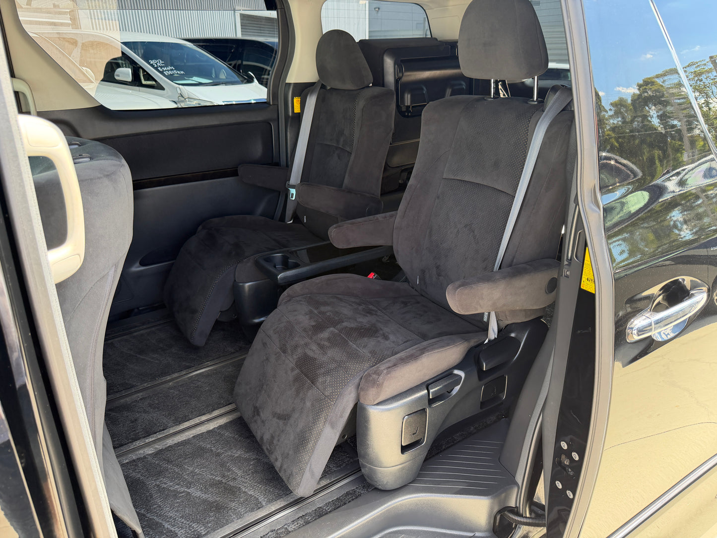 2011 Toyota Vellfire 2.4L Z Edition 7 seats People Mover, (#3315)