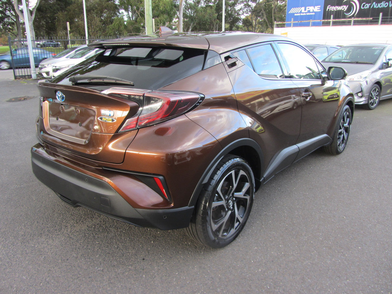 2017 Toyota C-HR 1.8L Hybrid Luxury SUV, VIN 6ZZH0ZYX102035818 (#5818)