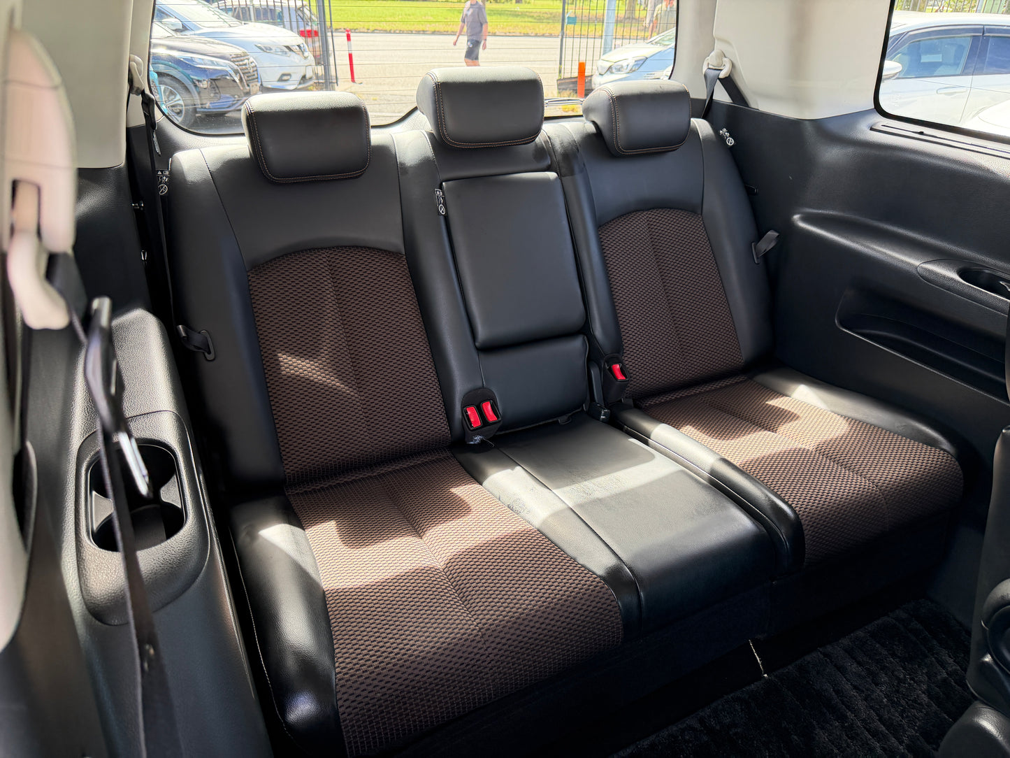 2013 Nissan Elgrand V6 3.5L Highway Star Premium 7 seats, (#0281)