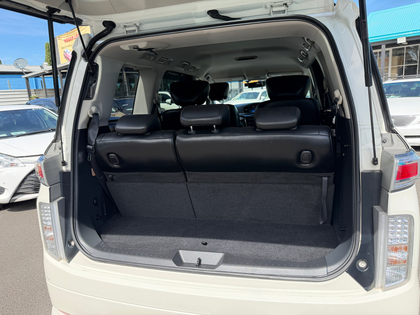 2013 Nissan Elgrand V6 3.5L Highway Star Premium 7 seats, (#0281)