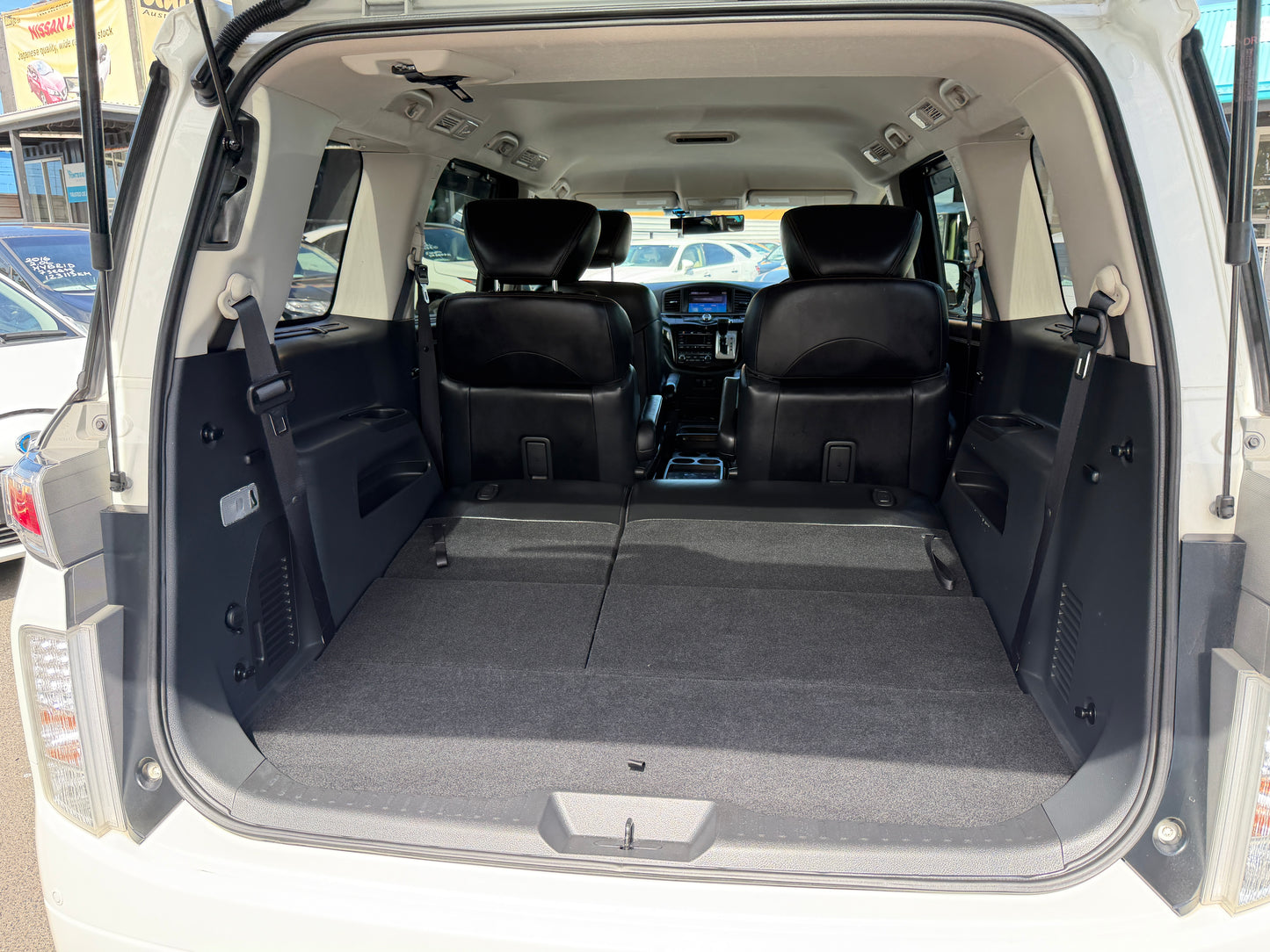 2013 Nissan Elgrand V6 3.5L Highway Star Premium 7 seats, (#0281)