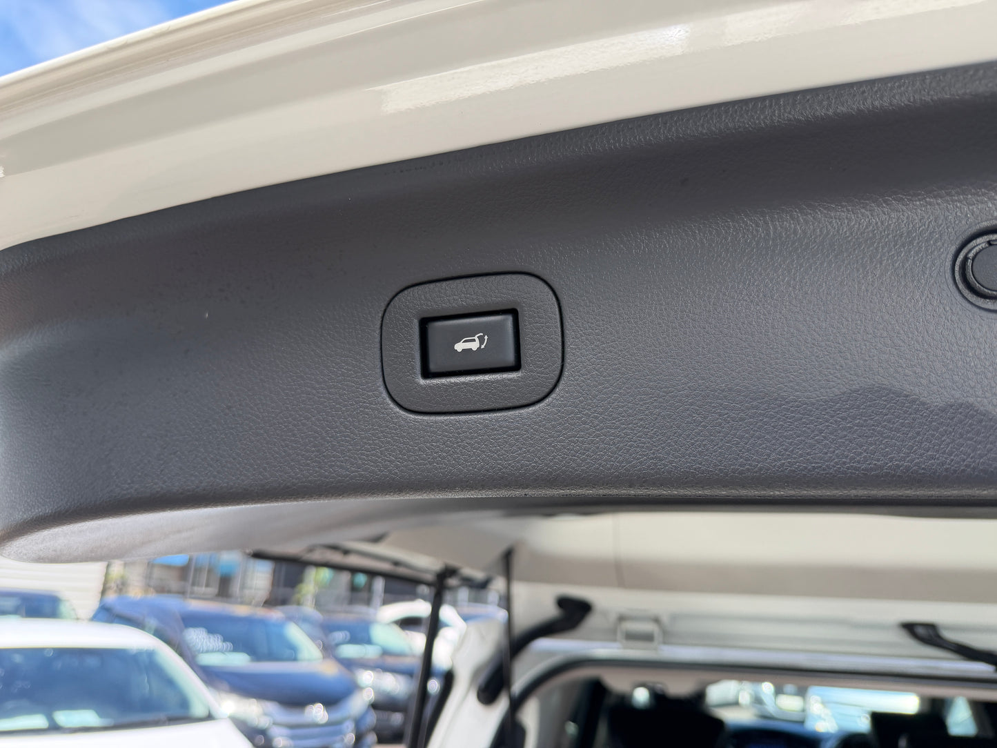 2013 Nissan Elgrand V6 3.5L Highway Star Premium 7 seats, (#0281)