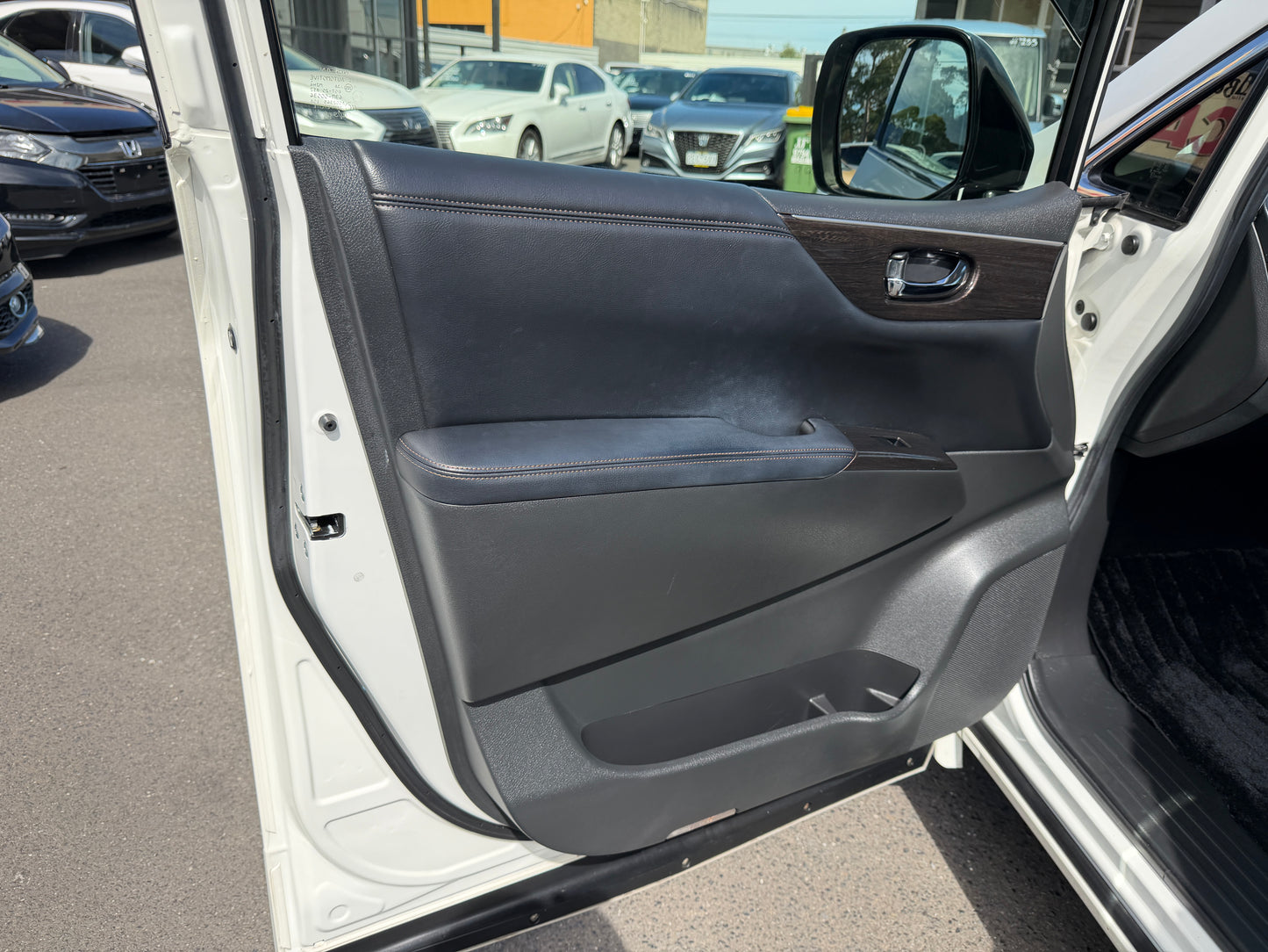 2013 Nissan Elgrand V6 3.5L Highway Star Premium 7 seats, (#0281)