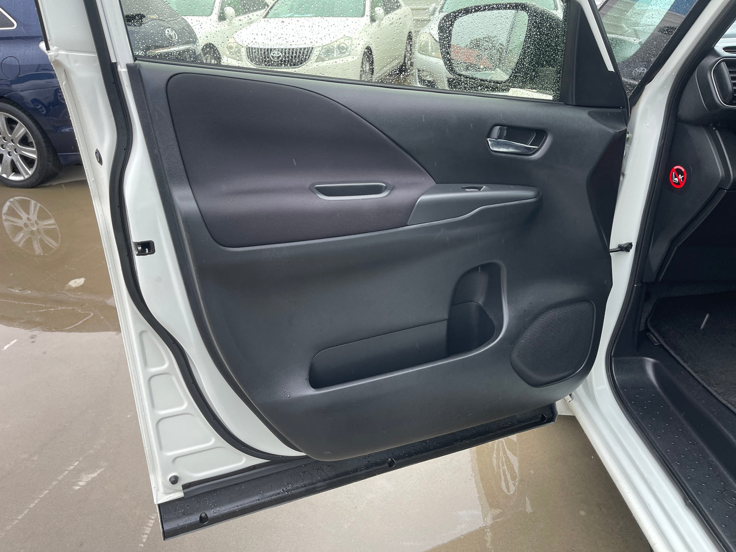 2016 Nissan Serena 2.0L S-Hybrid Highway Star ProPilot Edition 8 seats, VIN 6ZZG00GFC27010872 (#0872)