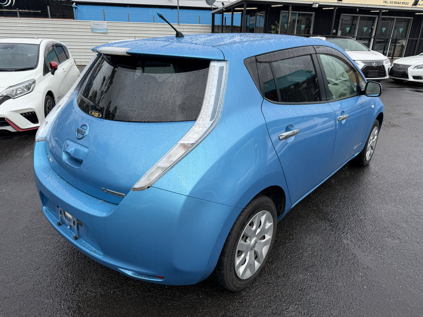 2015 Nissan Leaf 24kW G-Edition Full Electric parked, showcasing its sleek blue design and advanced technology.