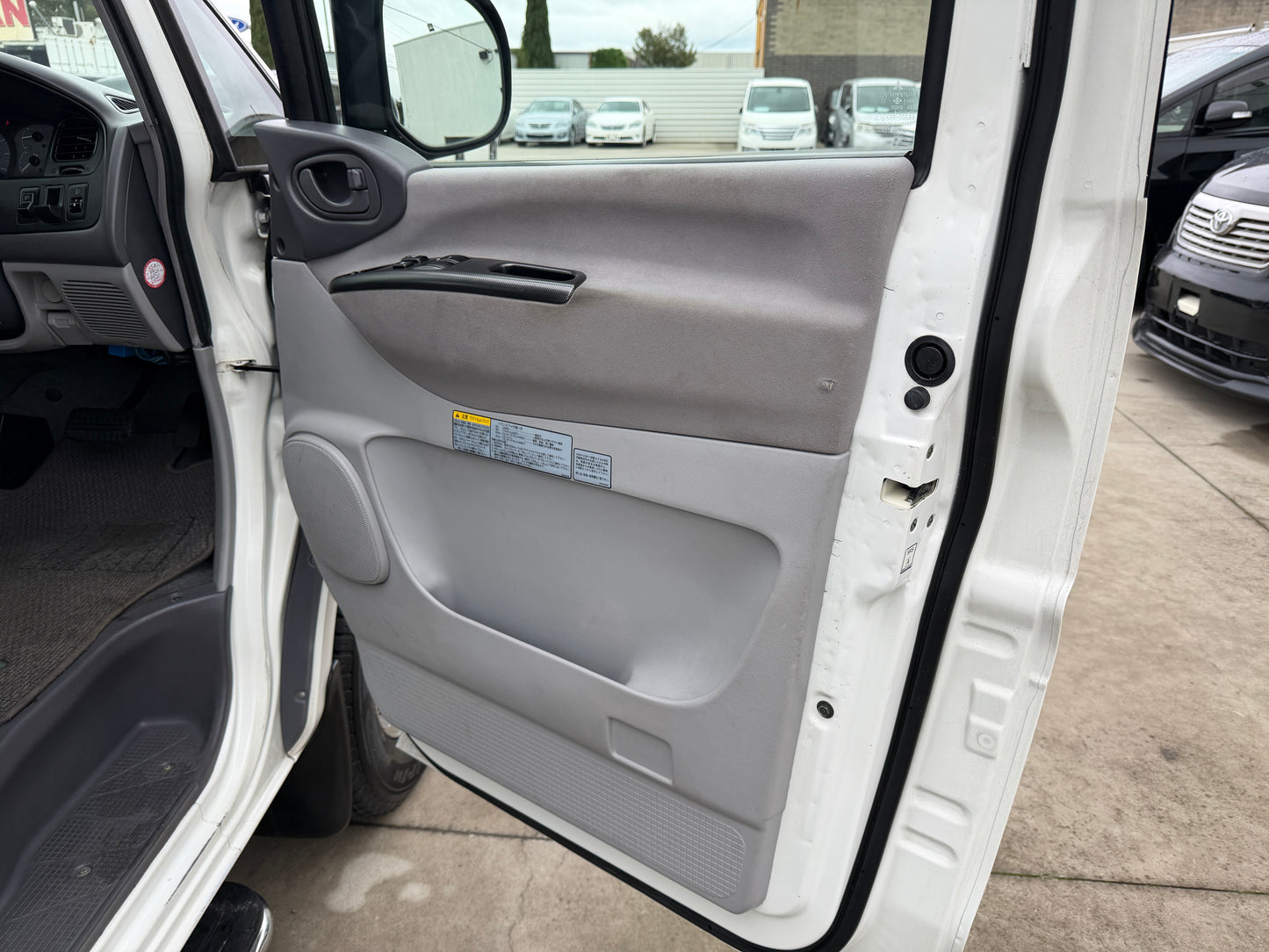 2005 Mitsubishi Delica Space Gear V6 3.0L 4WD Chamonix edition,(#0326)