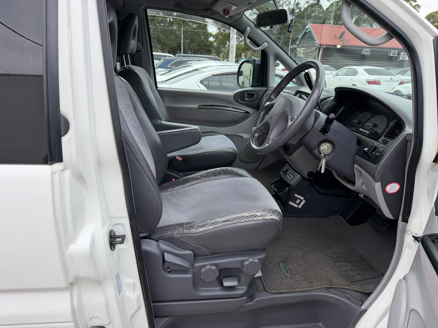 2005 Mitsubishi Delica Space Gear V6 3.0L 4WD Chamonix edition,(#0326)