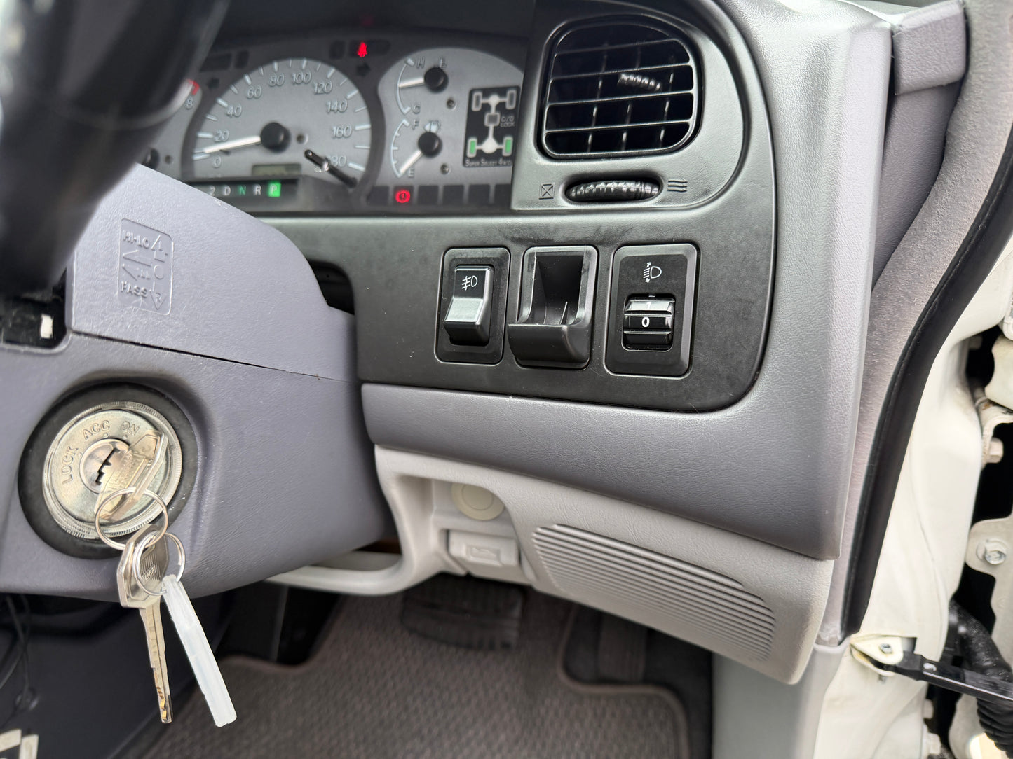 2005 Mitsubishi Delica Space Gear V6 3.0L 4WD Chamonix edition,(#0326)