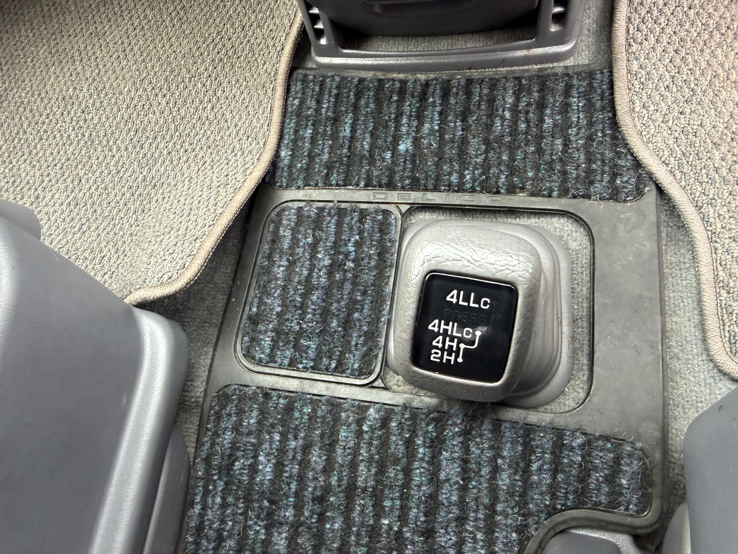 2005 Mitsubishi Delica Space Gear V6 3.0L 4WD Chamonix edition,(#0326)