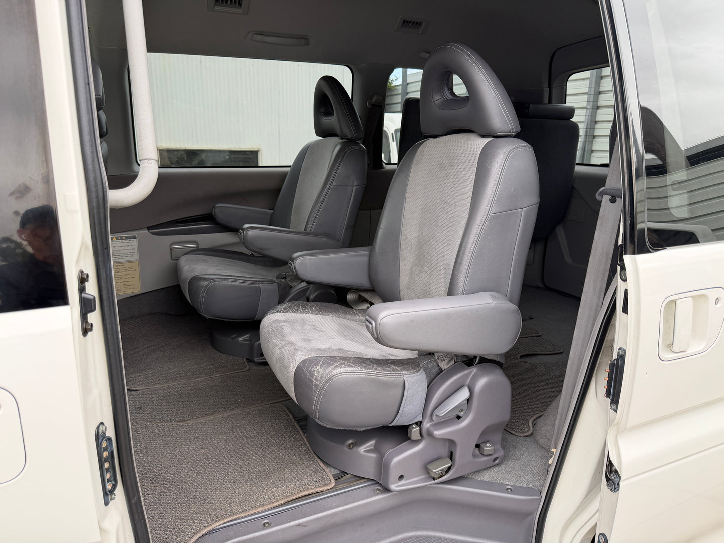 2005 Mitsubishi Delica Space Gear V6 3.0L 4WD Chamonix edition,(#0326)