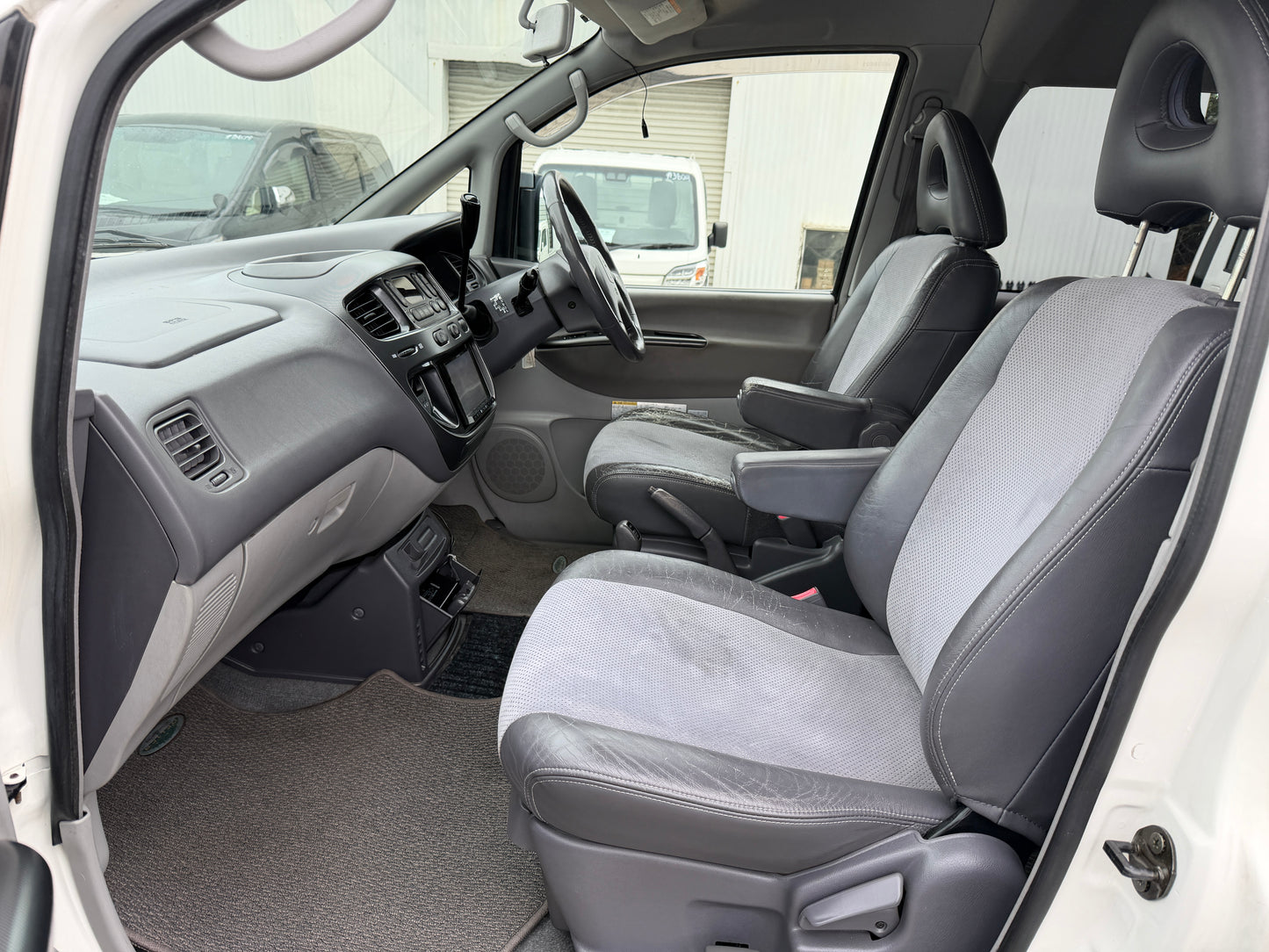 2005 Mitsubishi Delica Space Gear V6 3.0L 4WD Chamonix edition,(#0326)