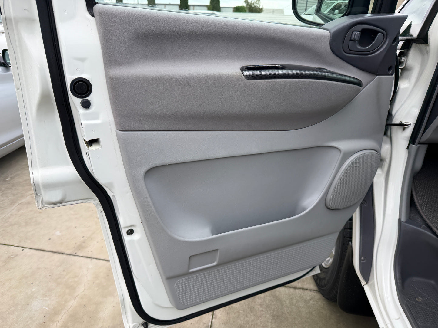 2005 Mitsubishi Delica Space Gear V6 3.0L 4WD Chamonix edition,(#0326)