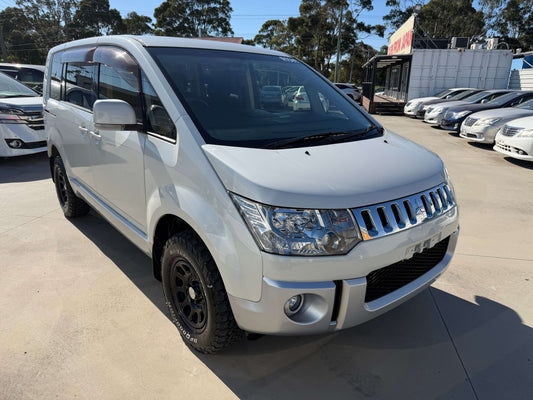 2015 Mitsubishi Delica D5 2.3 Turbo 4WD parked with a clear view of the front in a dealership lot.