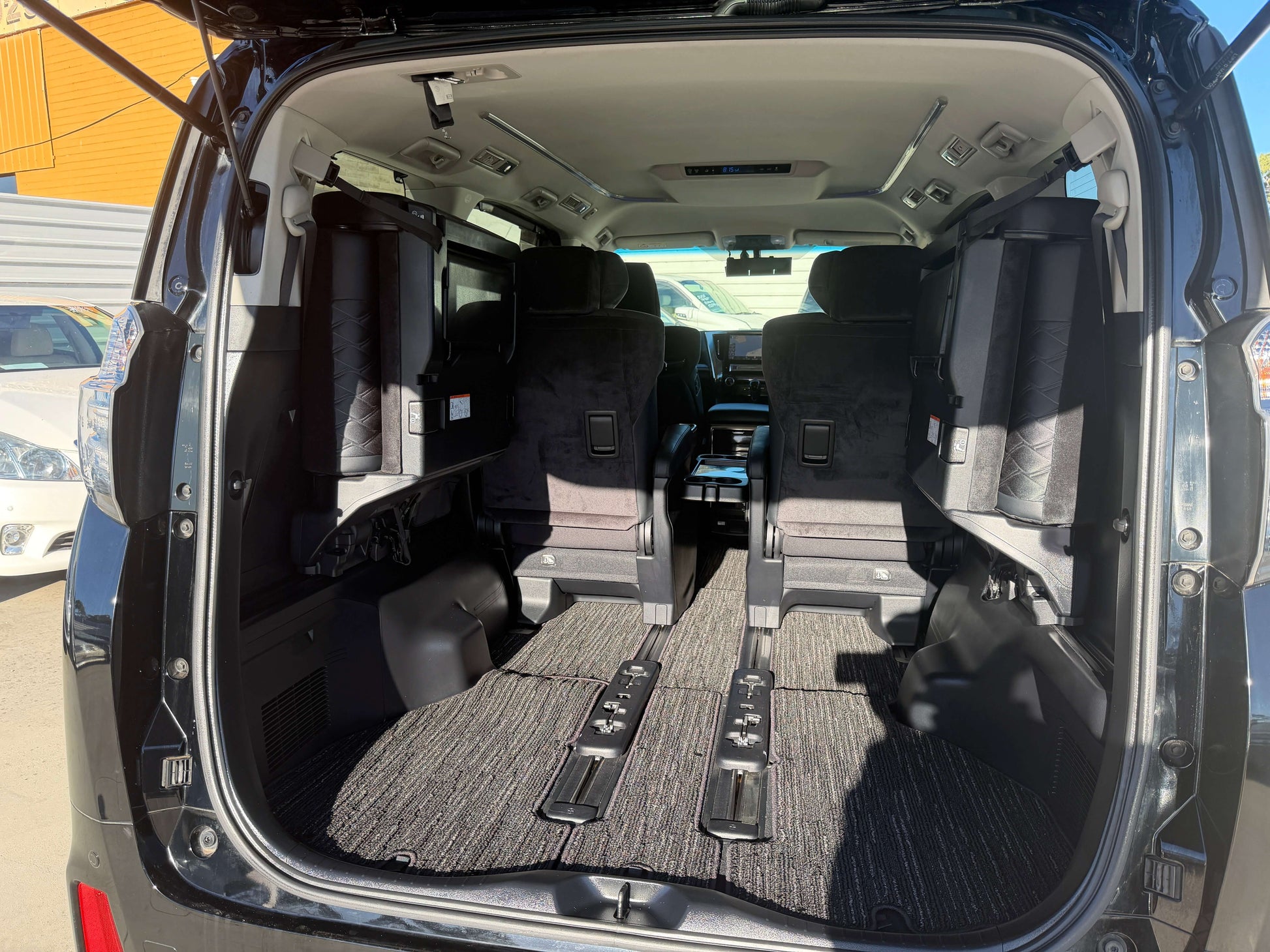 Interior view of the 2016 Toyota Vellfire V6 3.5L showing spacious seating for 7 and luxury features.