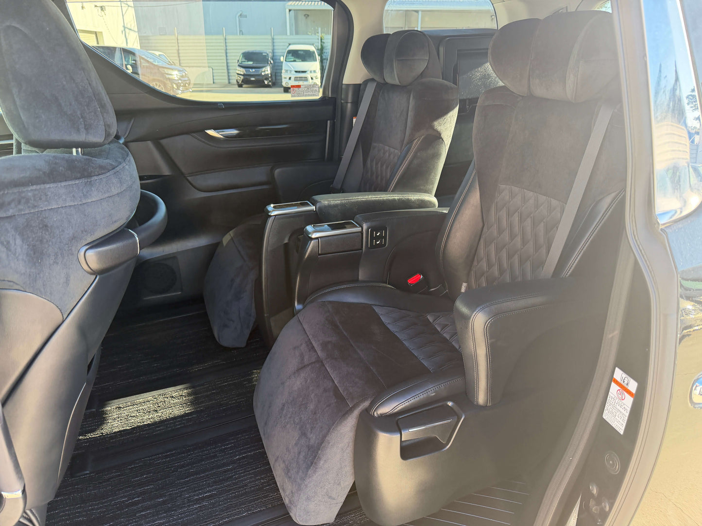 Interior view of 2016 Toyota Vellfire V6 3.5L showing luxurious seating arrangement for passengers.