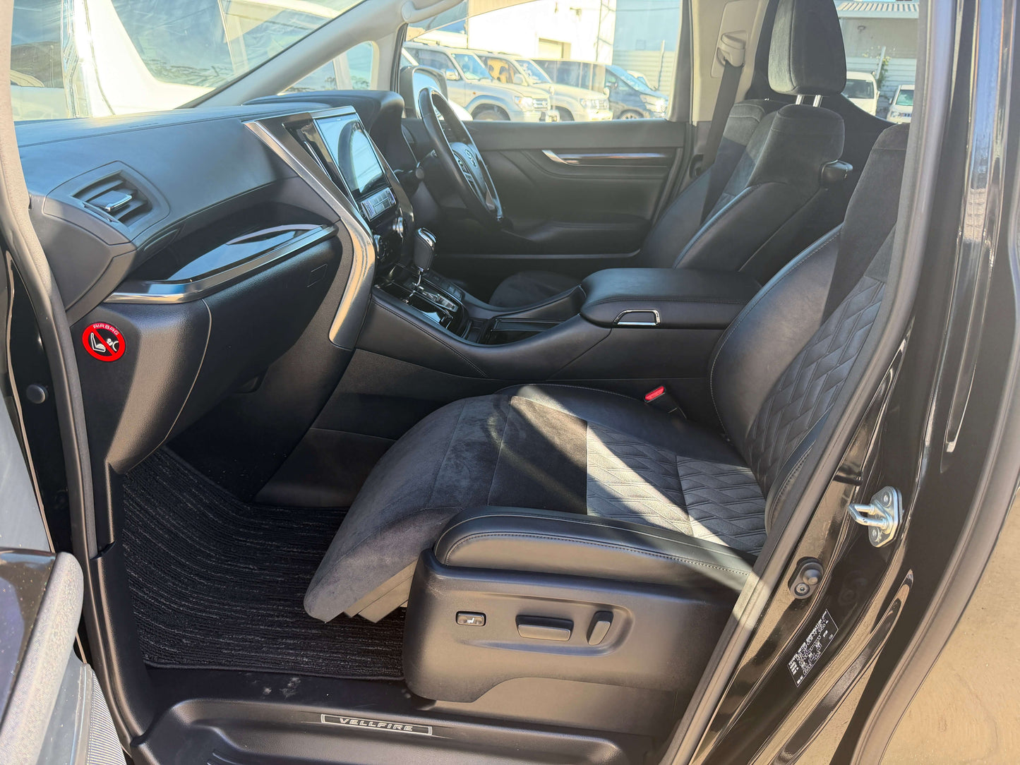 Interior view of 2016 Toyota Vellfire V6 3.5L showing luxurious seating and modern dashboard.