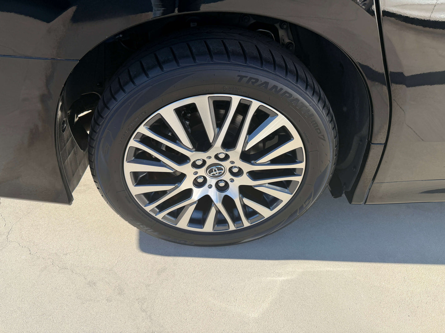 Close-up of the stylish alloy wheel on a 2016 Toyota Vellfire V6 3.5L showcasing its luxury design.