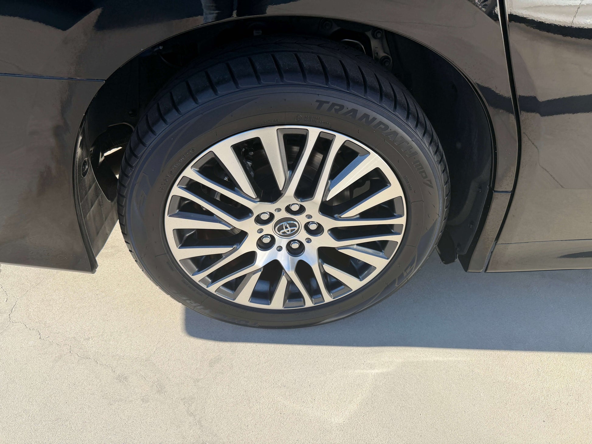 Close-up of the stylish alloy wheel on a 2016 Toyota Vellfire V6 3.5L showcasing its luxury design.
