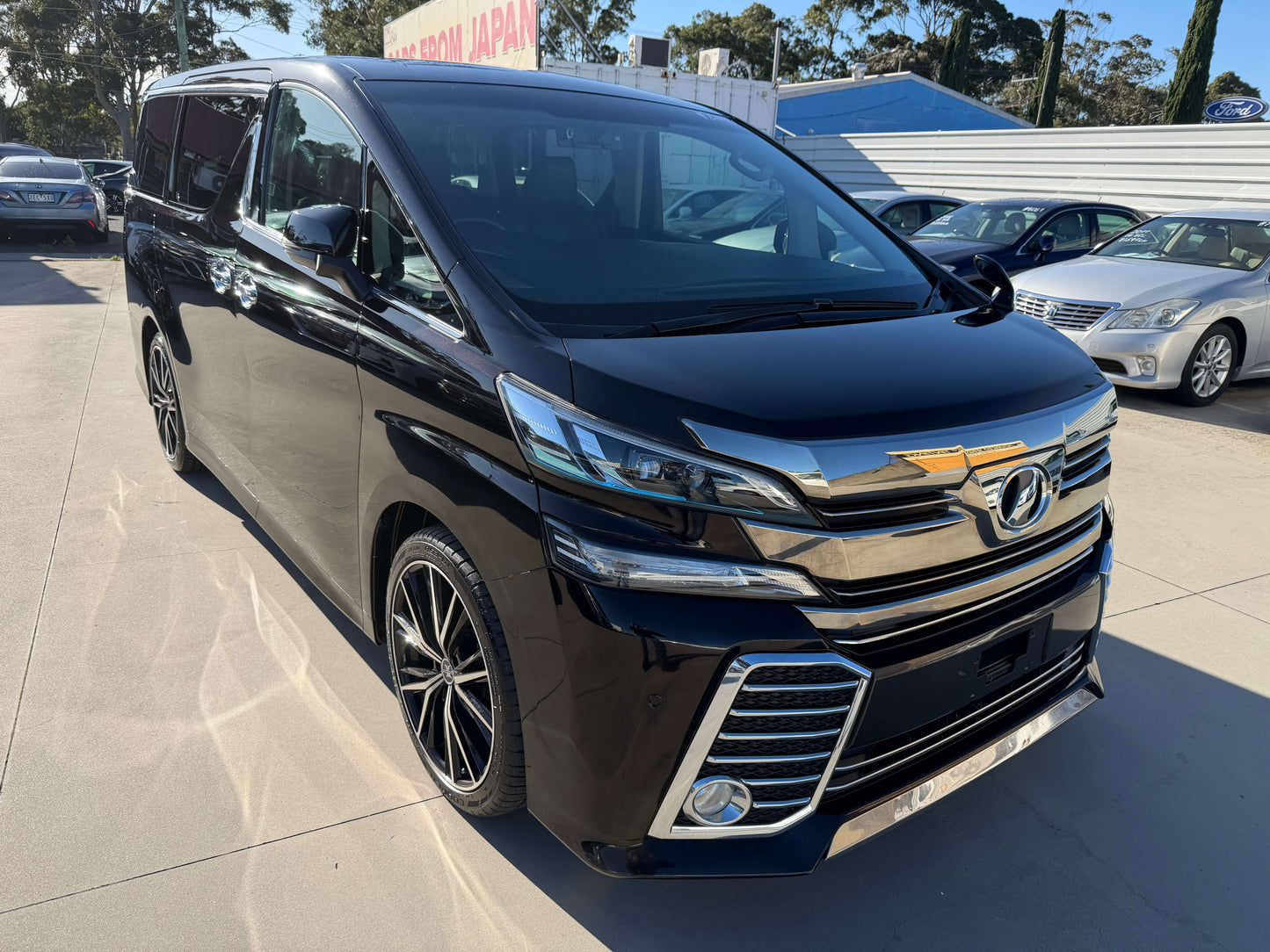 2016 Toyota Vellfire 2.5L Luxury People Mover in black, showcasing stylish exterior design.