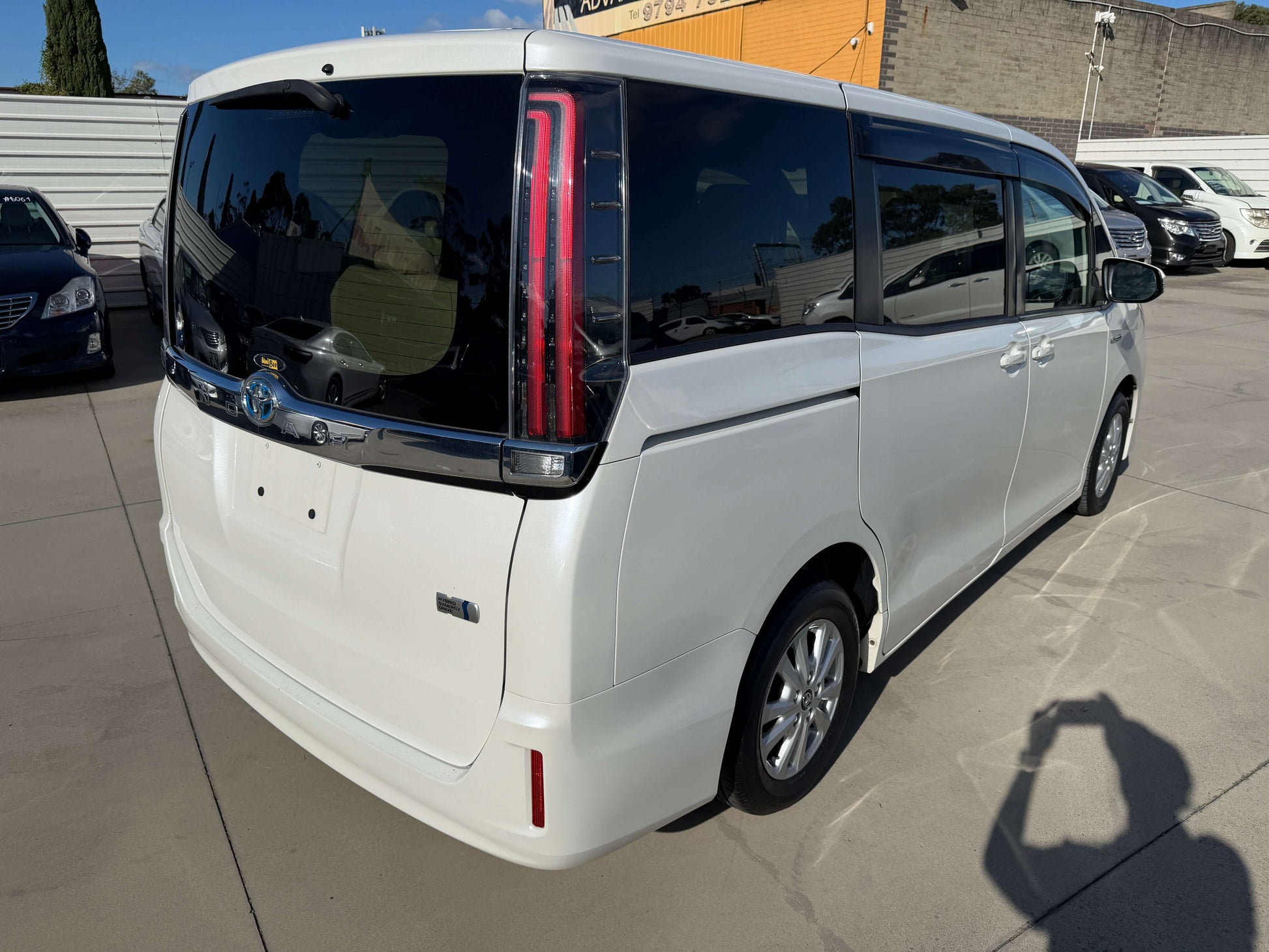 2017 Toyota Noah 1.8L Hybrid G Premium Edition rear view showing sleek design and 7 seater capacity