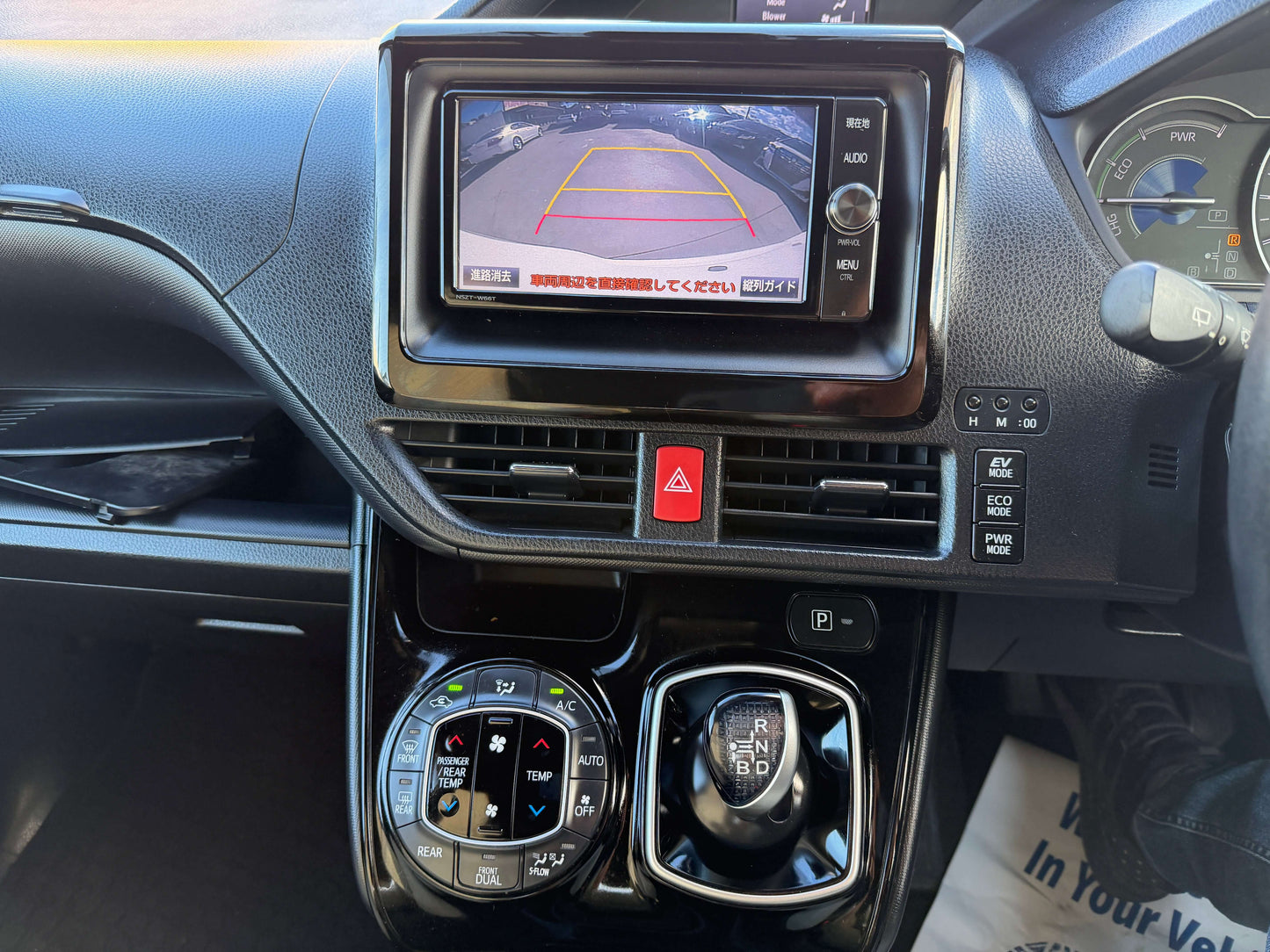 Interior view of 2017 Toyota Noah 1.8L Hybrid showcasing the dashboard and rearview camera display.